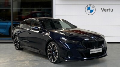 2025 BMW 5 Series 550e xDrive M Sport Pro 4dr Auto [Tech+/Comfort+] Saloon 10,938 mi photo